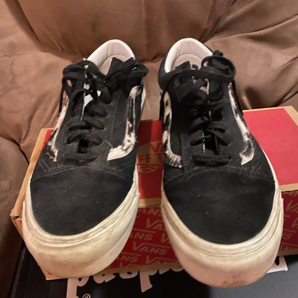 Vans Black leather with cow fur strips. Sz 9.5 still excellent condition - Picture 3 of 7